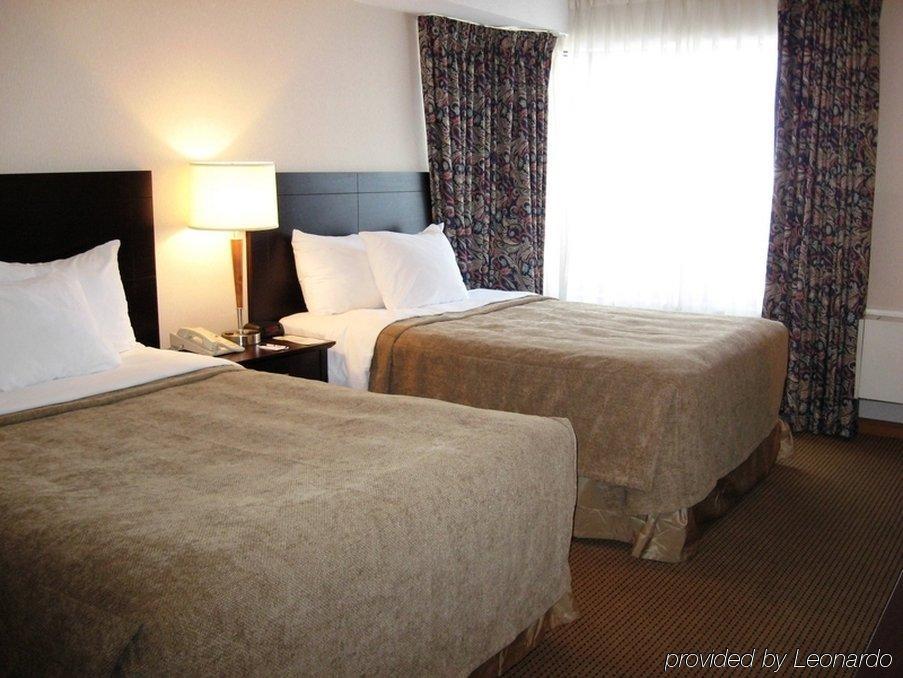 Quality Suites Quebec City Room photo